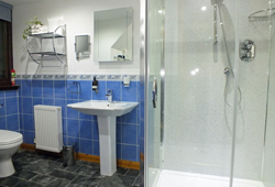 En-suite of the super king room